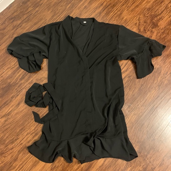 Black Robe - Picture 2 of 2